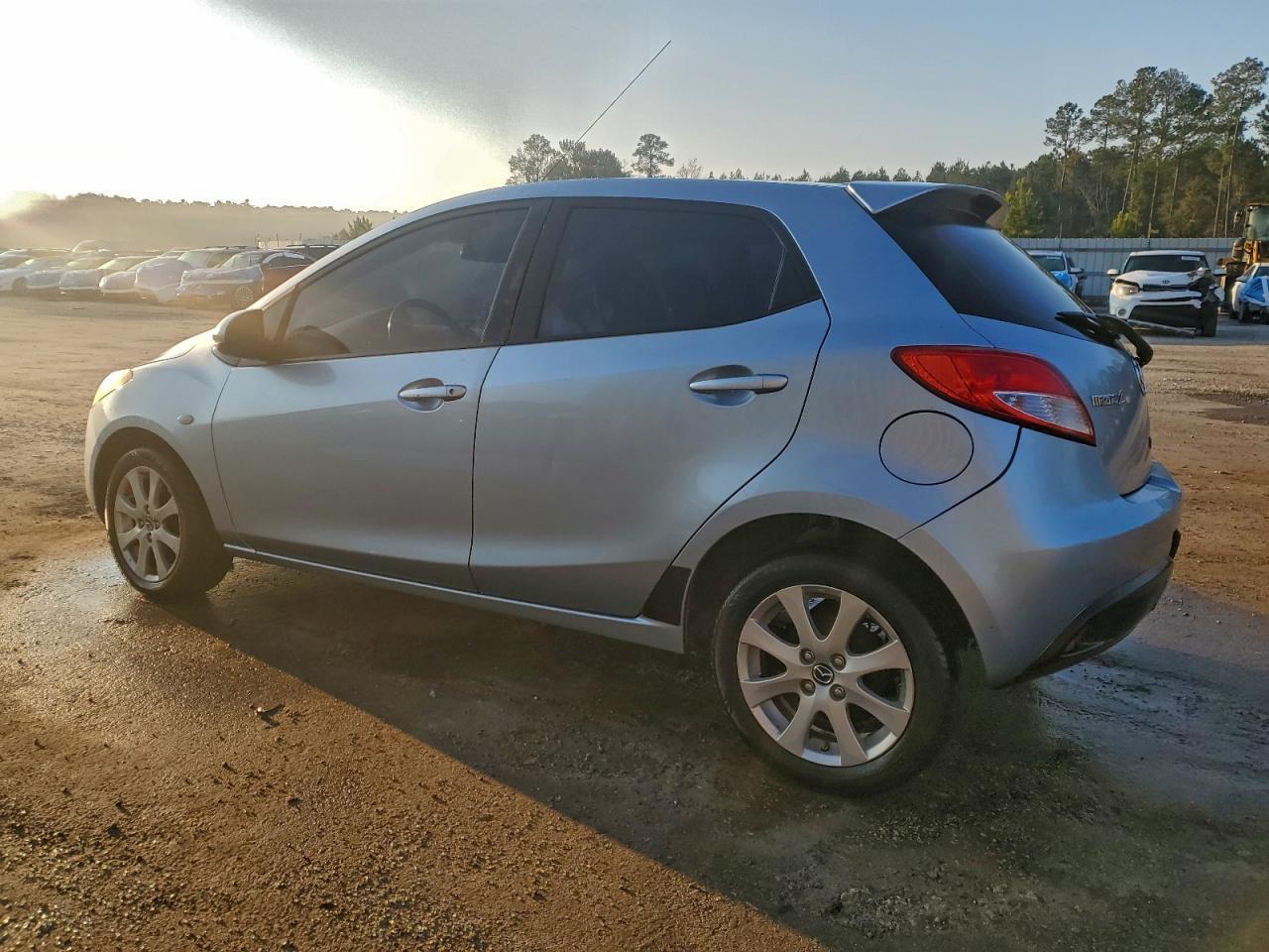 2013 MAZDA 2