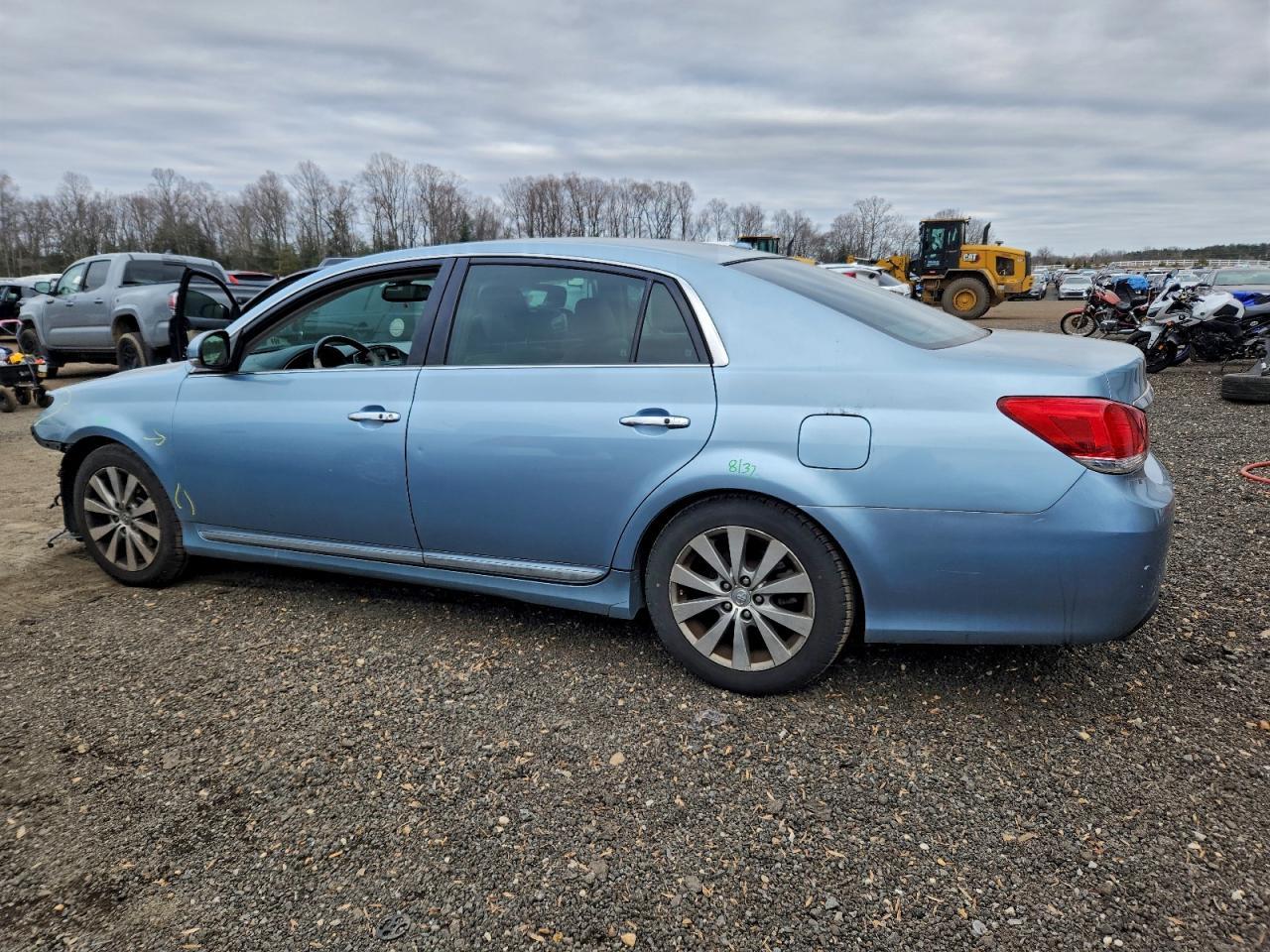 2011 TOYOTA Avalon