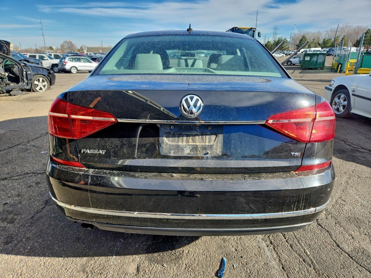 2016 VOLKSWAGEN Passat