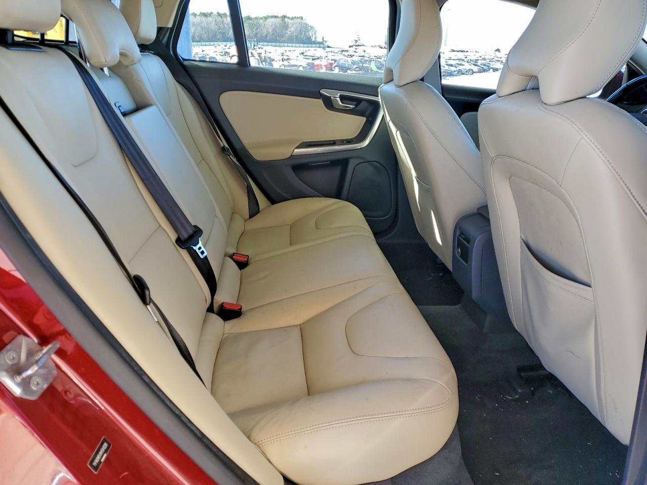 2017 VOLVO V60