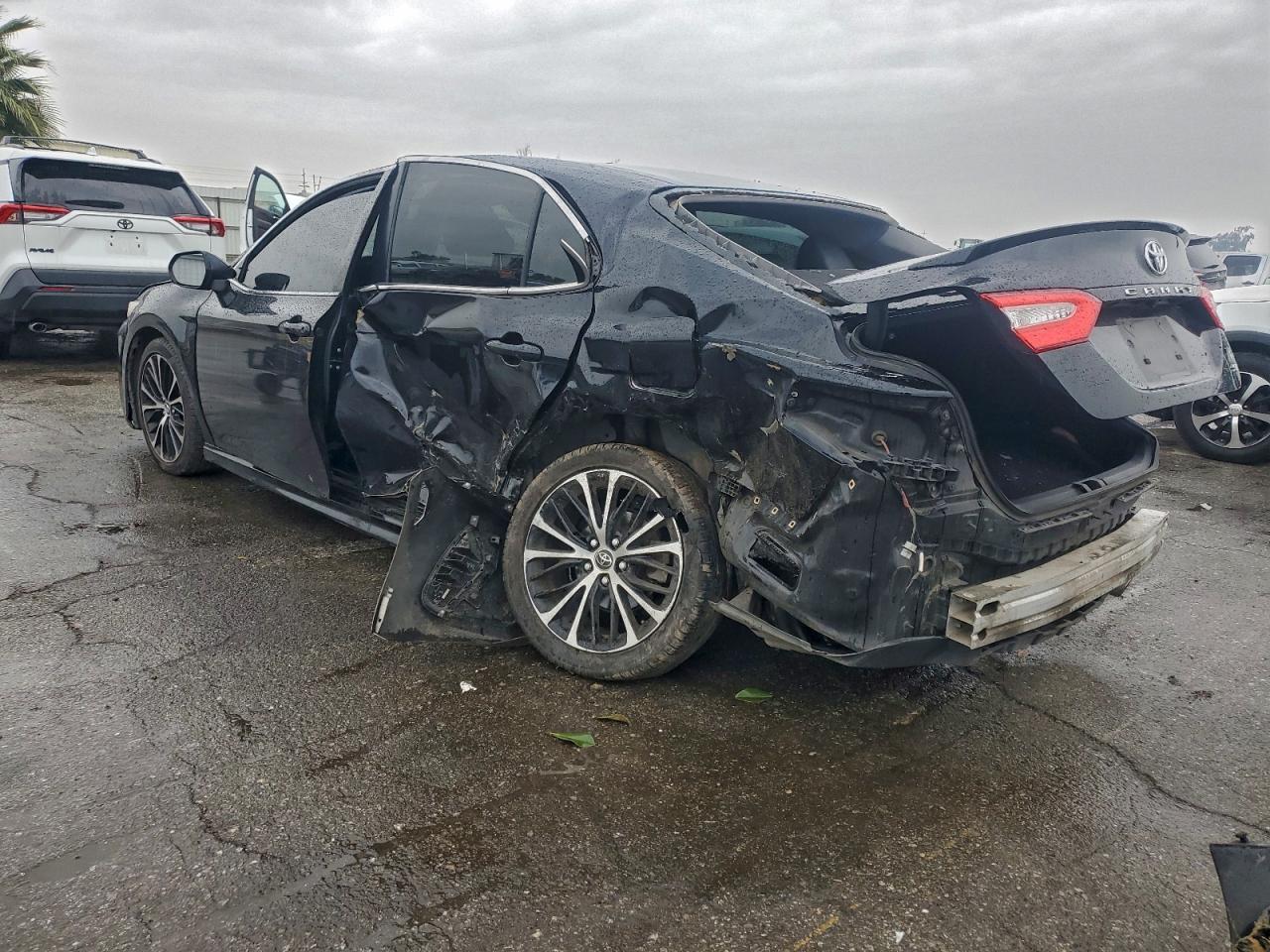 2018 TOYOTA CAMRY