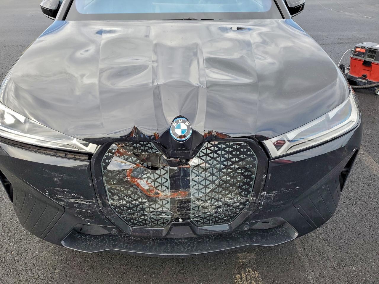 2025 BMW iX