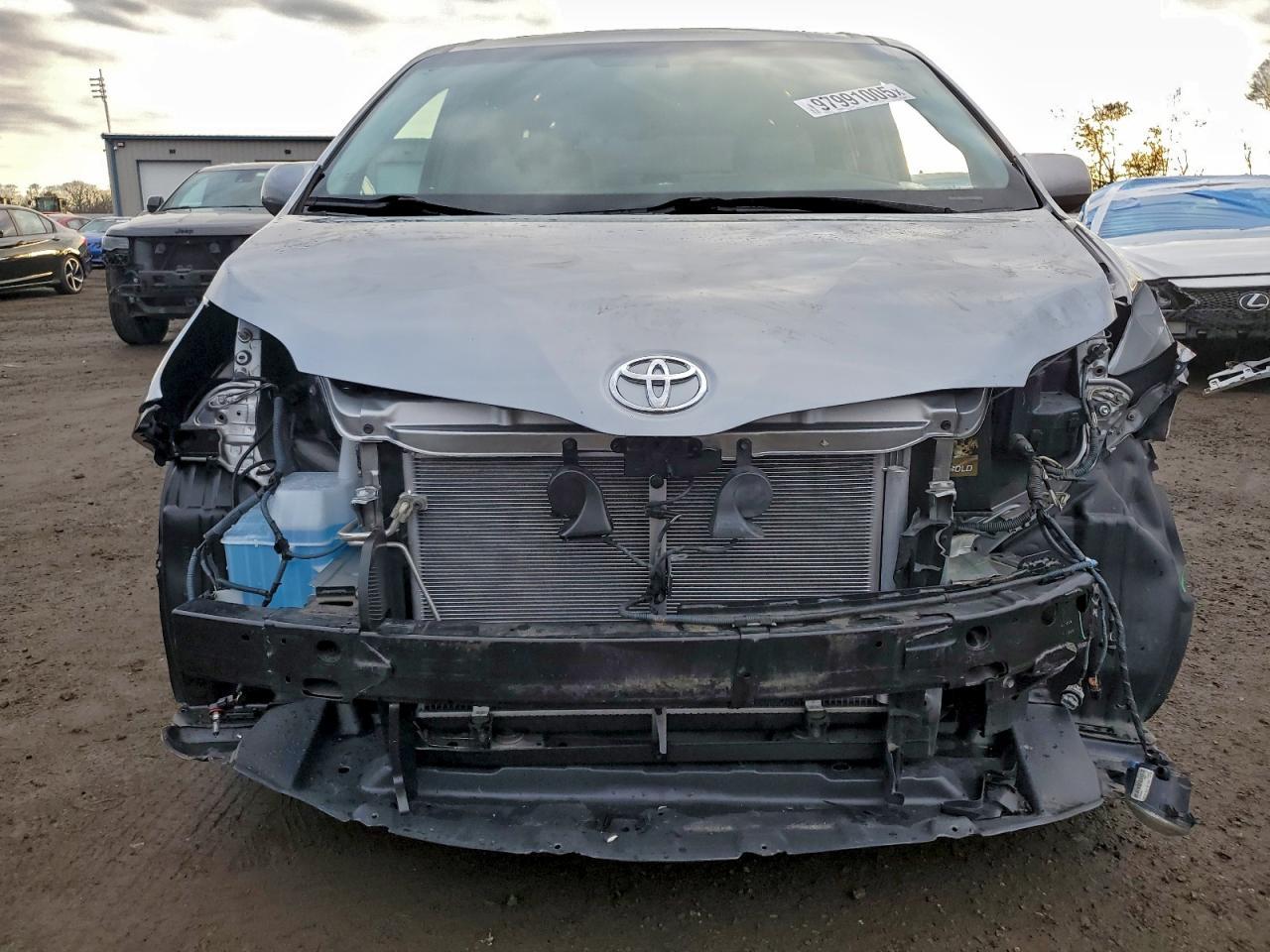 2015 TOYOTA SIENNA
