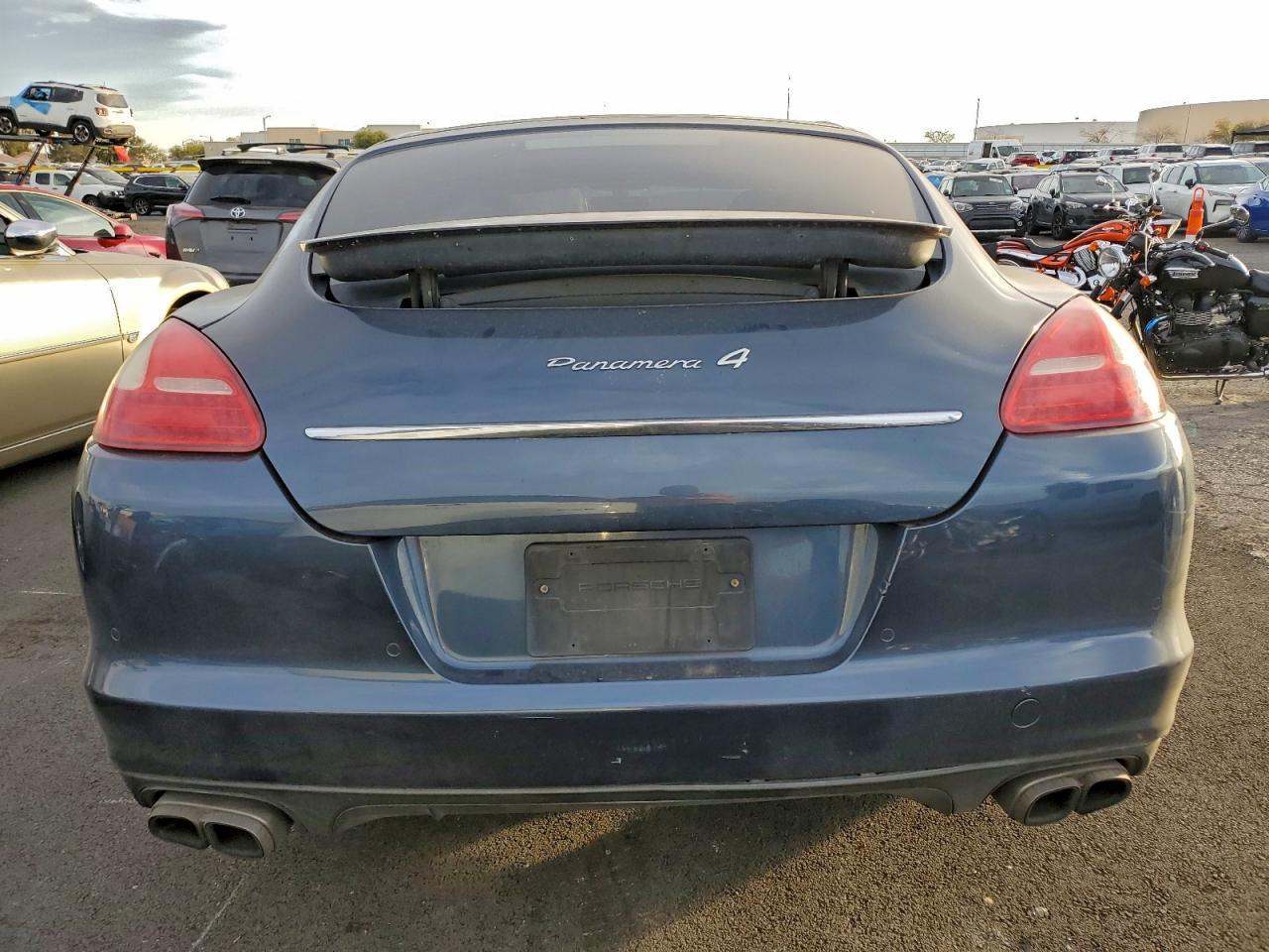 2011 PORSCHE Panamera