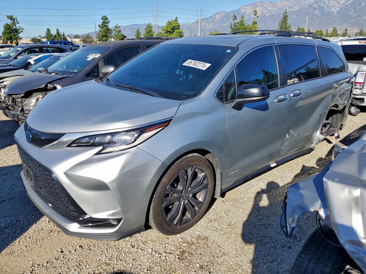 2021 TOYOTA SIENNA