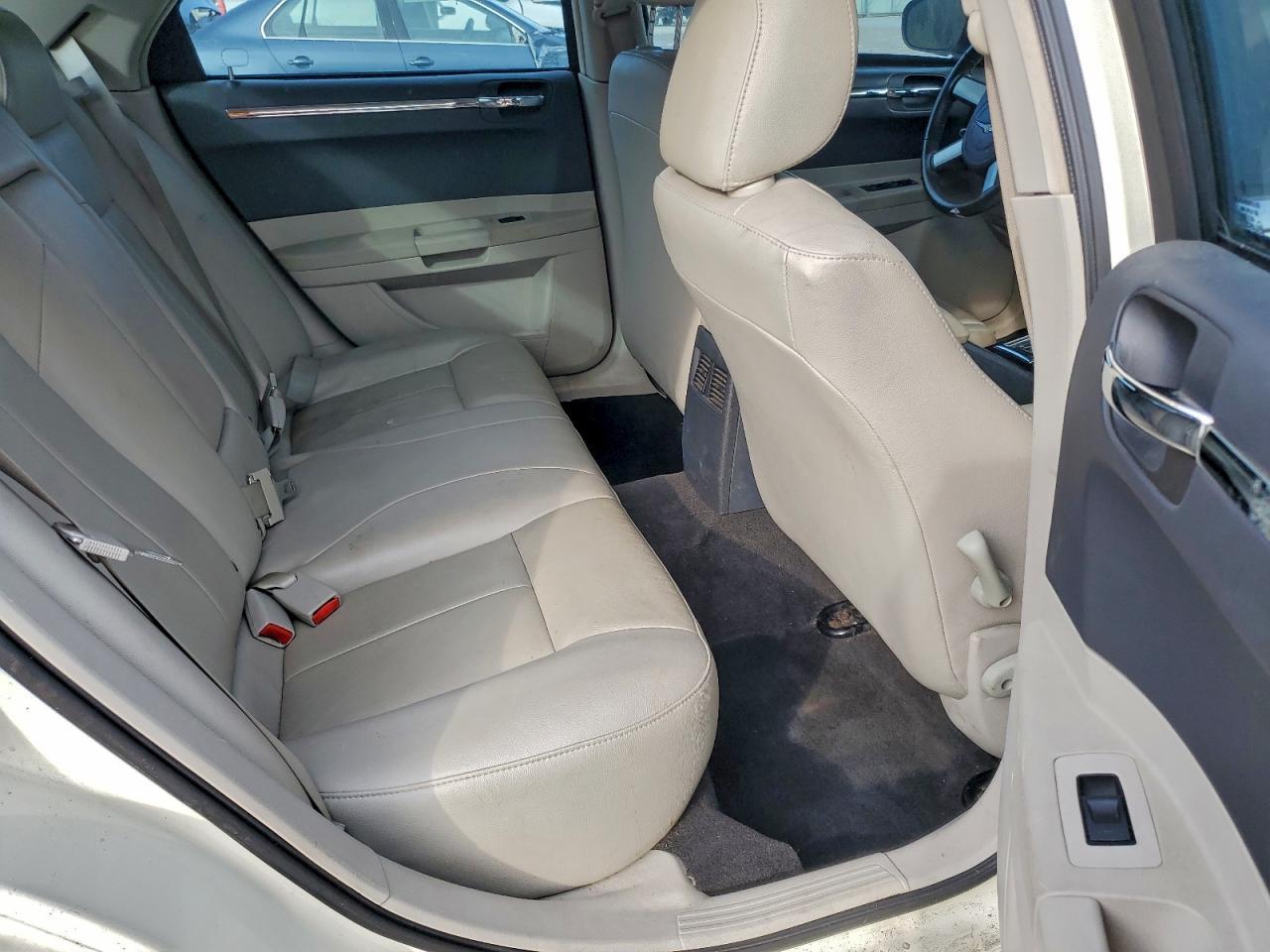 2005 CHRYSLER 300