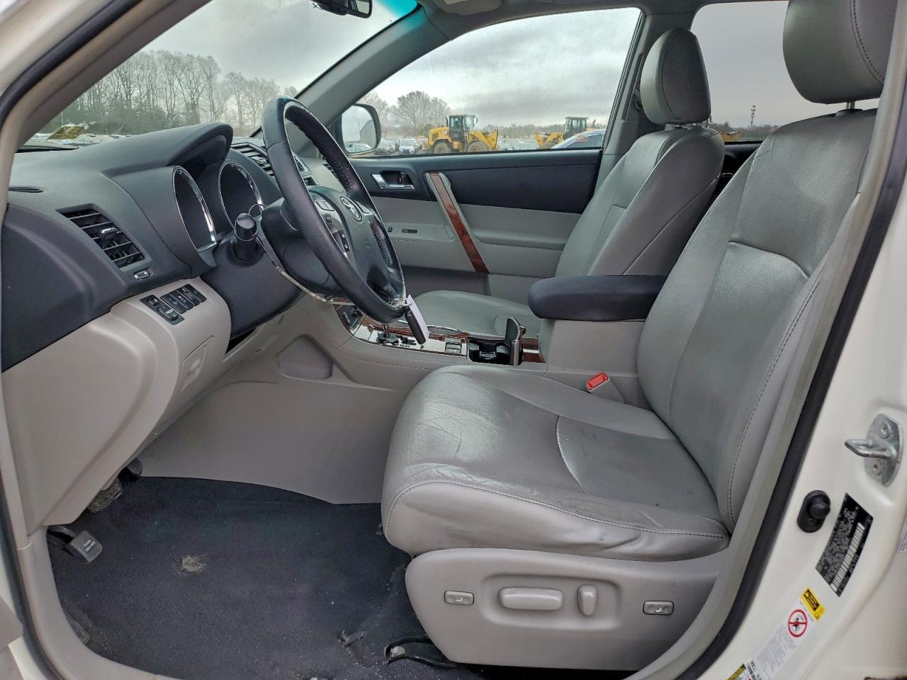 2011 TOYOTA HIGHLANDER
