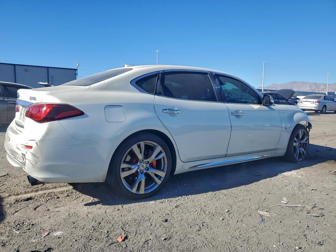 2015 INFINITI Q70