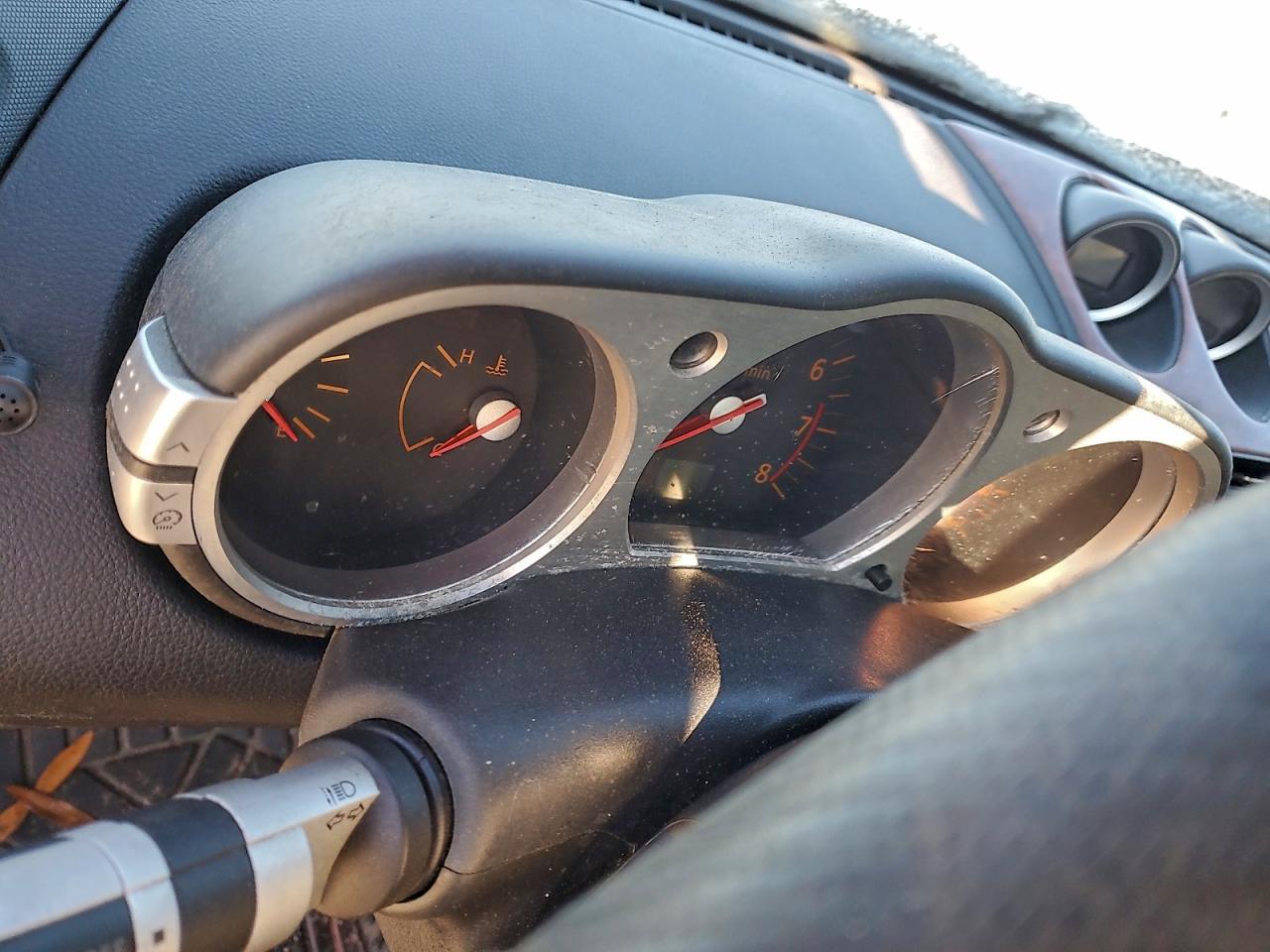 2004 NISSAN Z