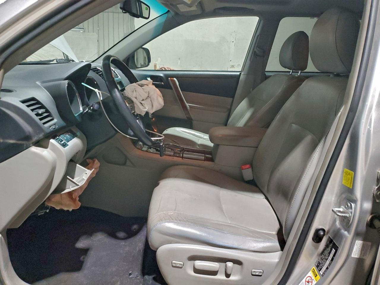 2011 TOYOTA HIGHLANDER