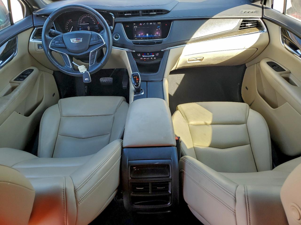 2017 CADILLAC XT5