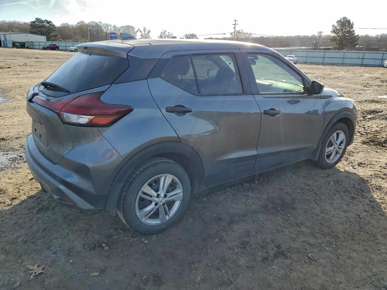 2024 NISSAN KICKS