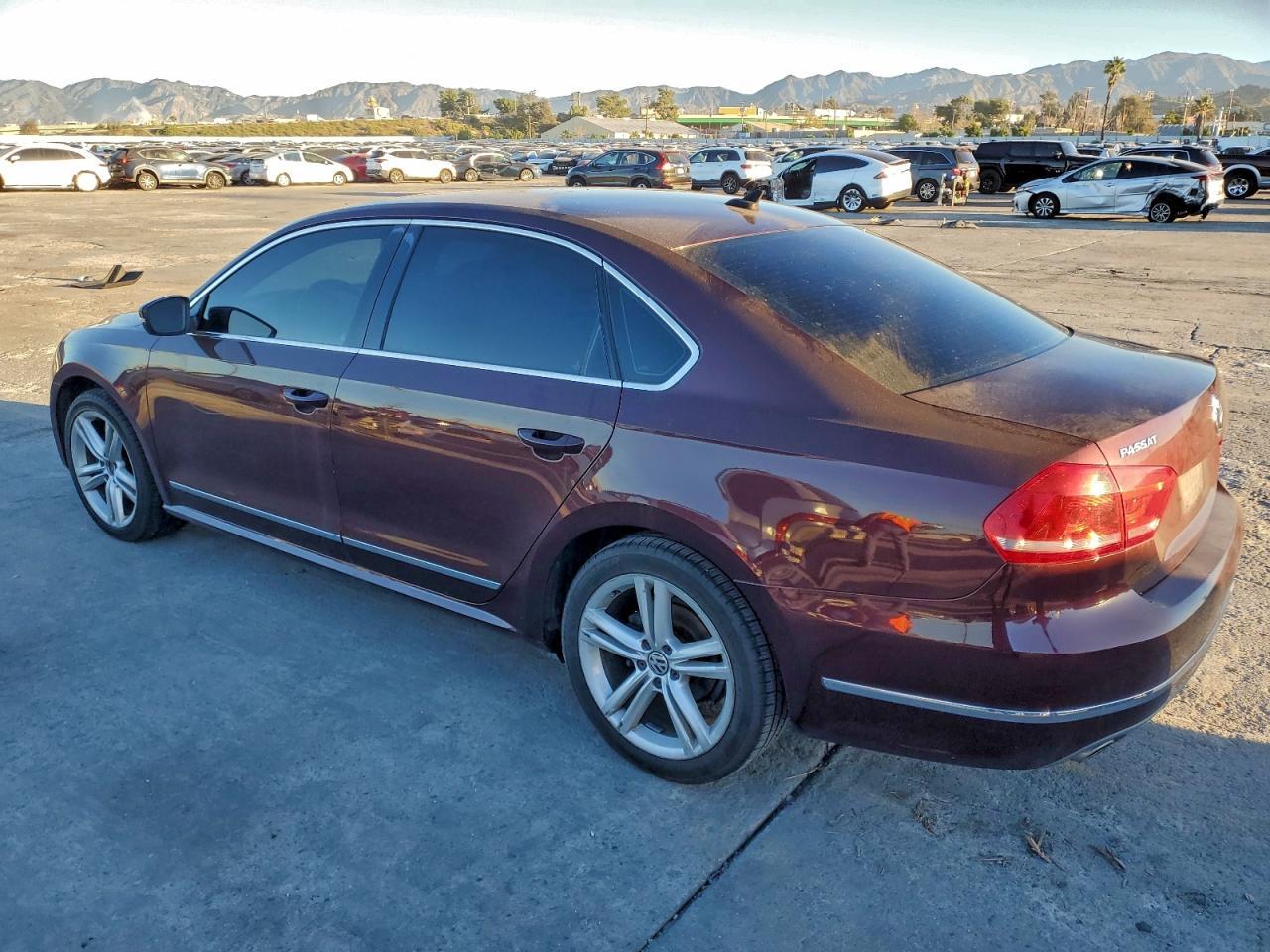 2013 VOLKSWAGEN Passat