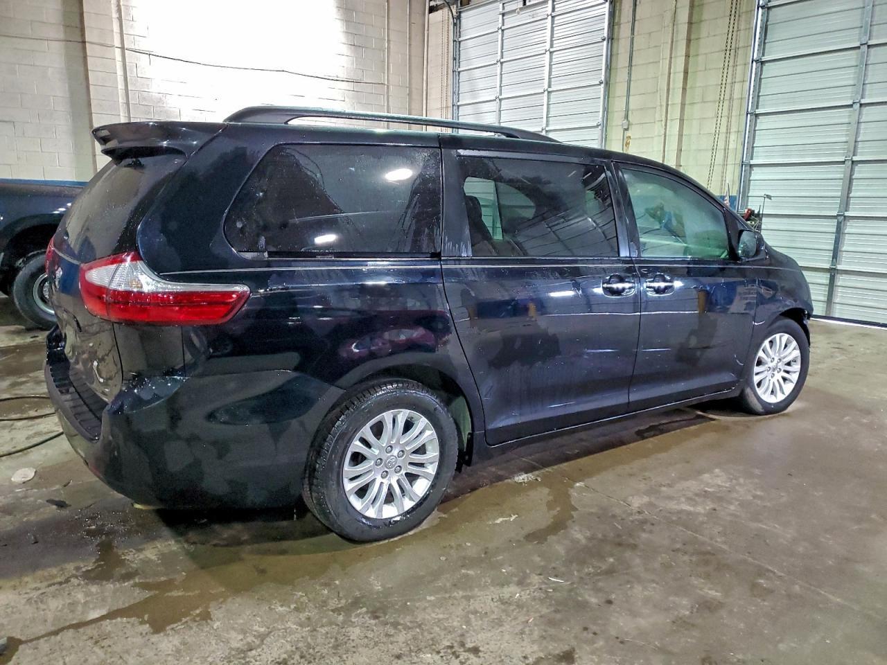 2017 TOYOTA SIENNA