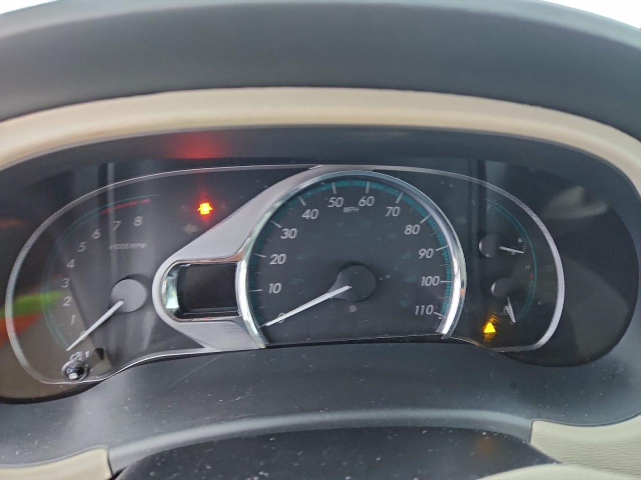 2011 TOYOTA SIENNA