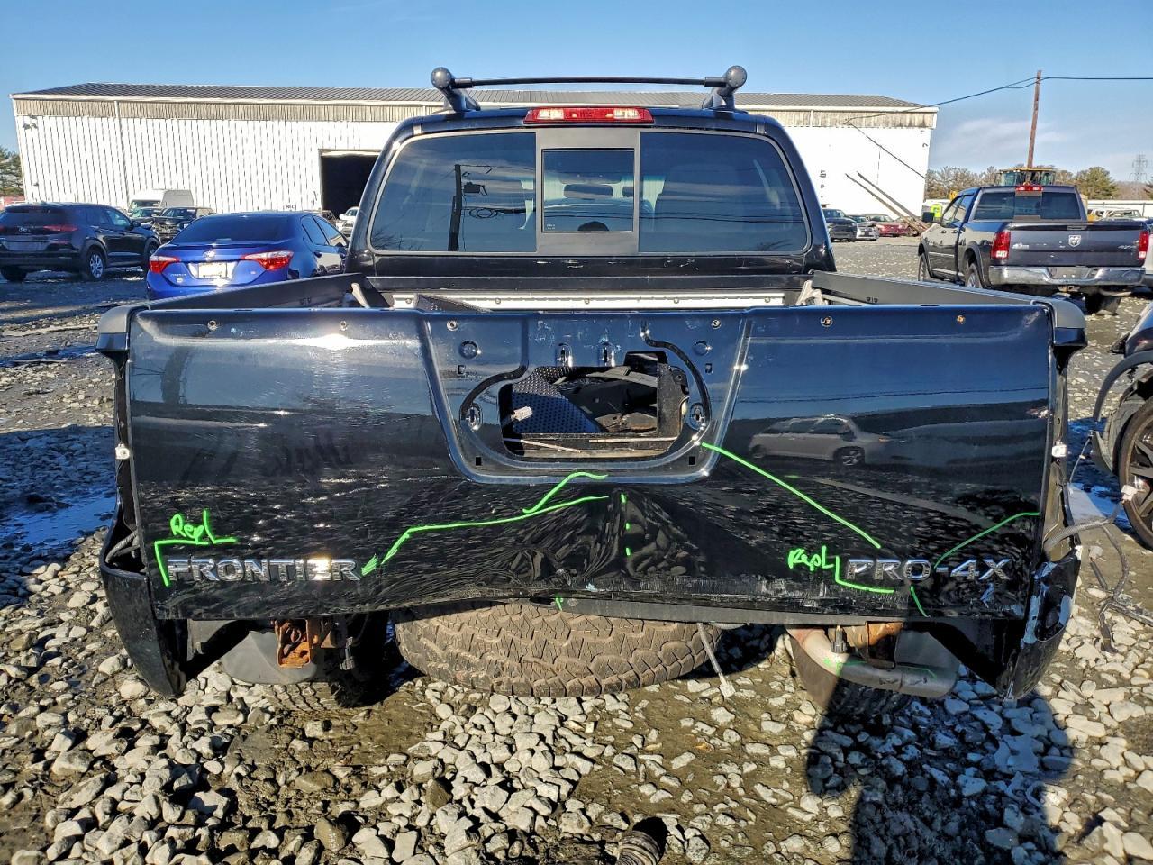 2015 NISSAN Frontier