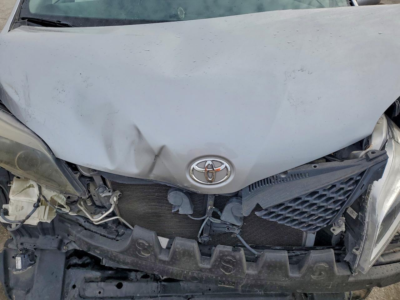 2015 TOYOTA SIENNA