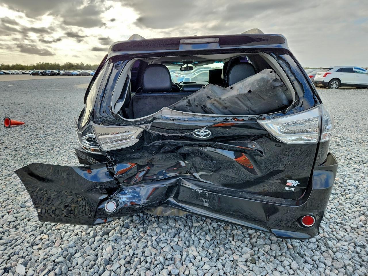 2013 TOYOTA SIENNA