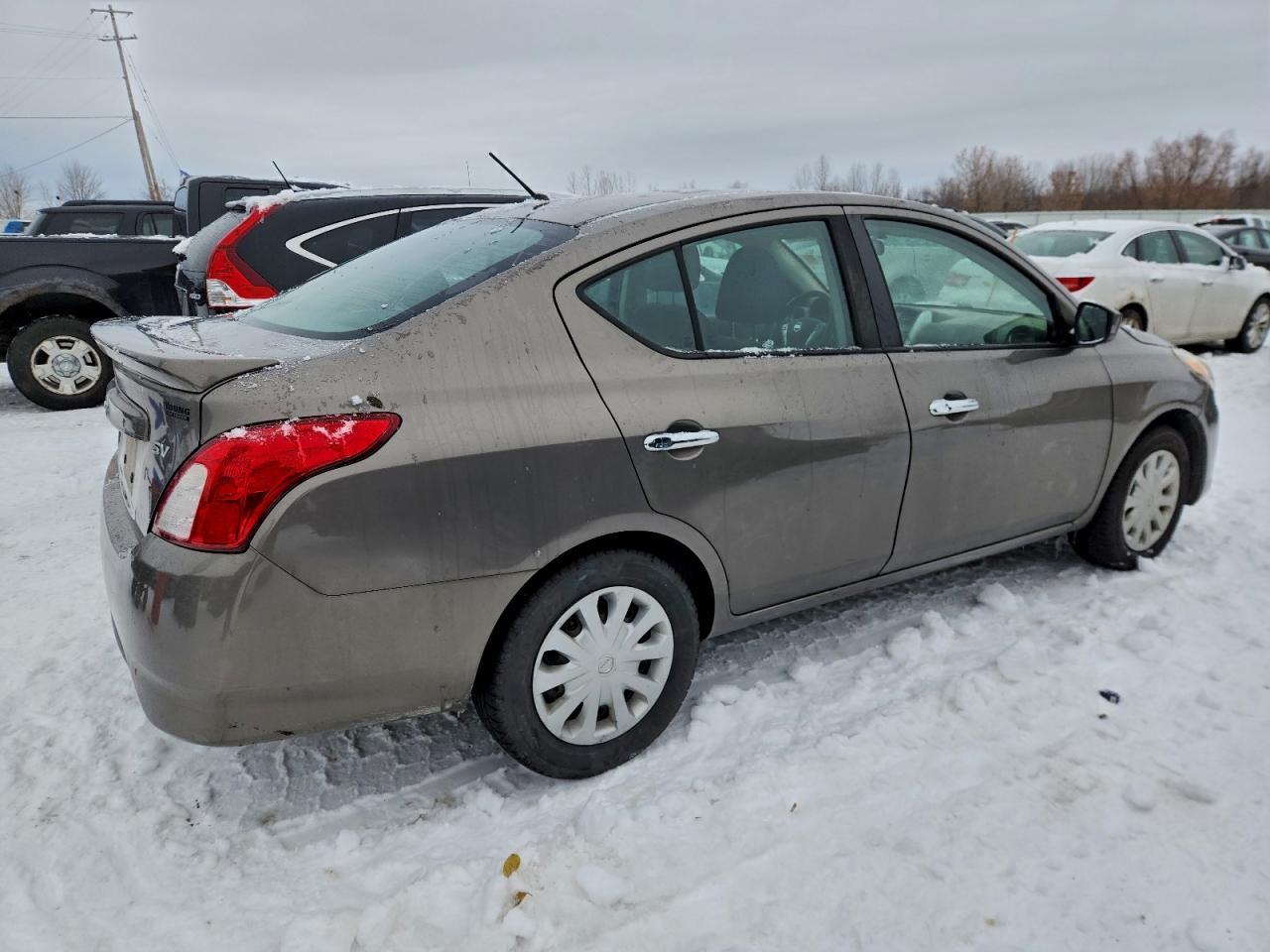 2017 NISSAN VERSA