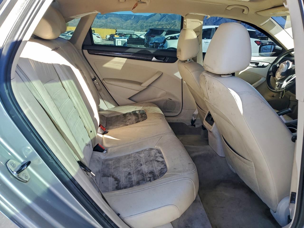 2014 VOLKSWAGEN Passat
