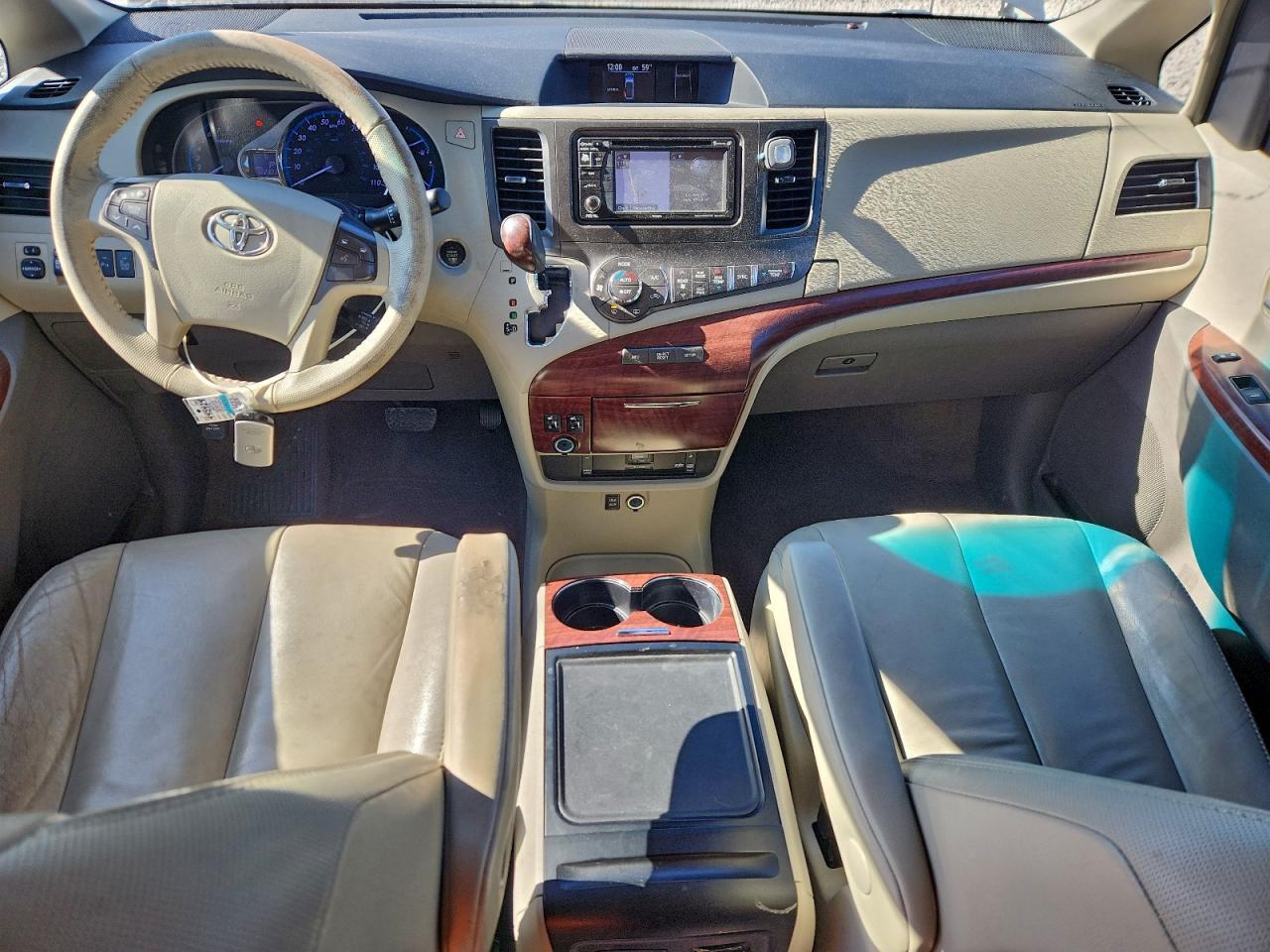 2014 TOYOTA SIENNA