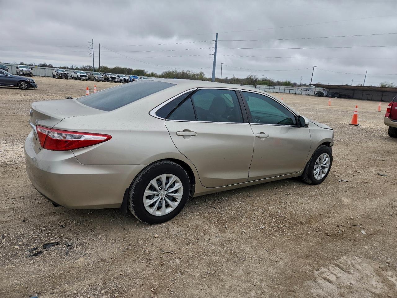 2016 TOYOTA CAMRY