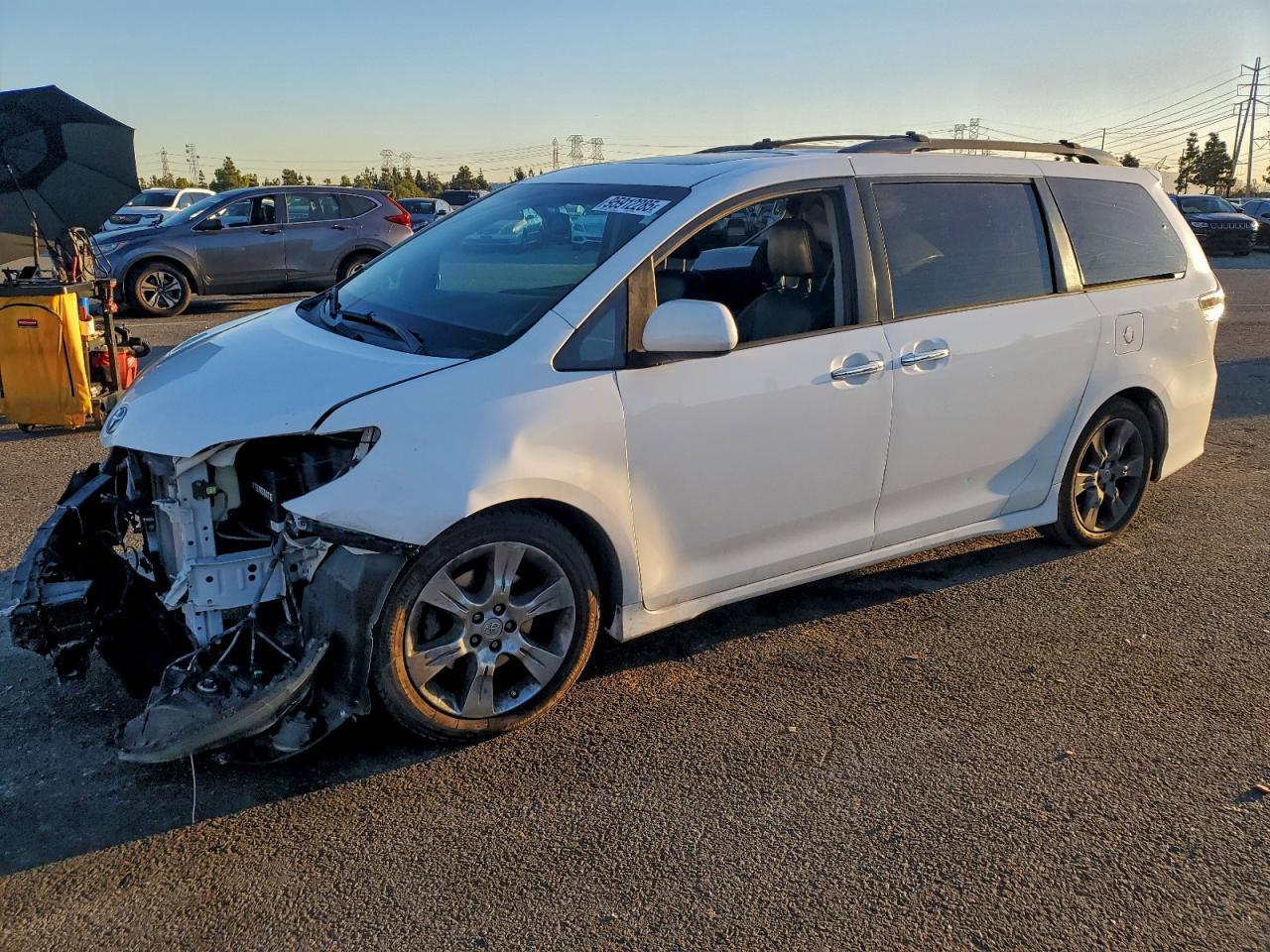 2016 TOYOTA SIENNA