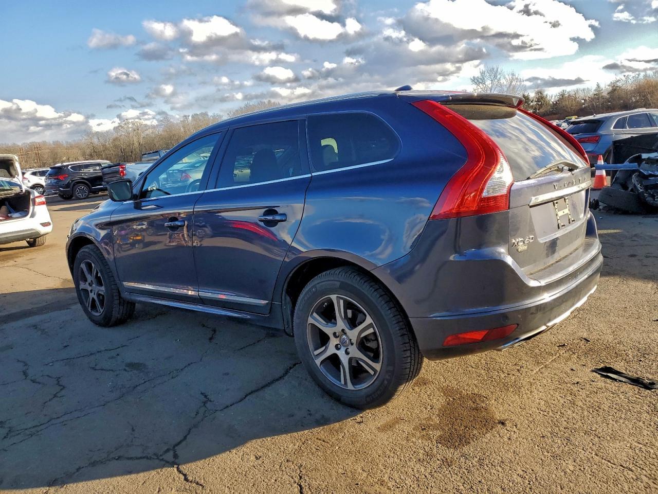 2015 VOLVO XC60