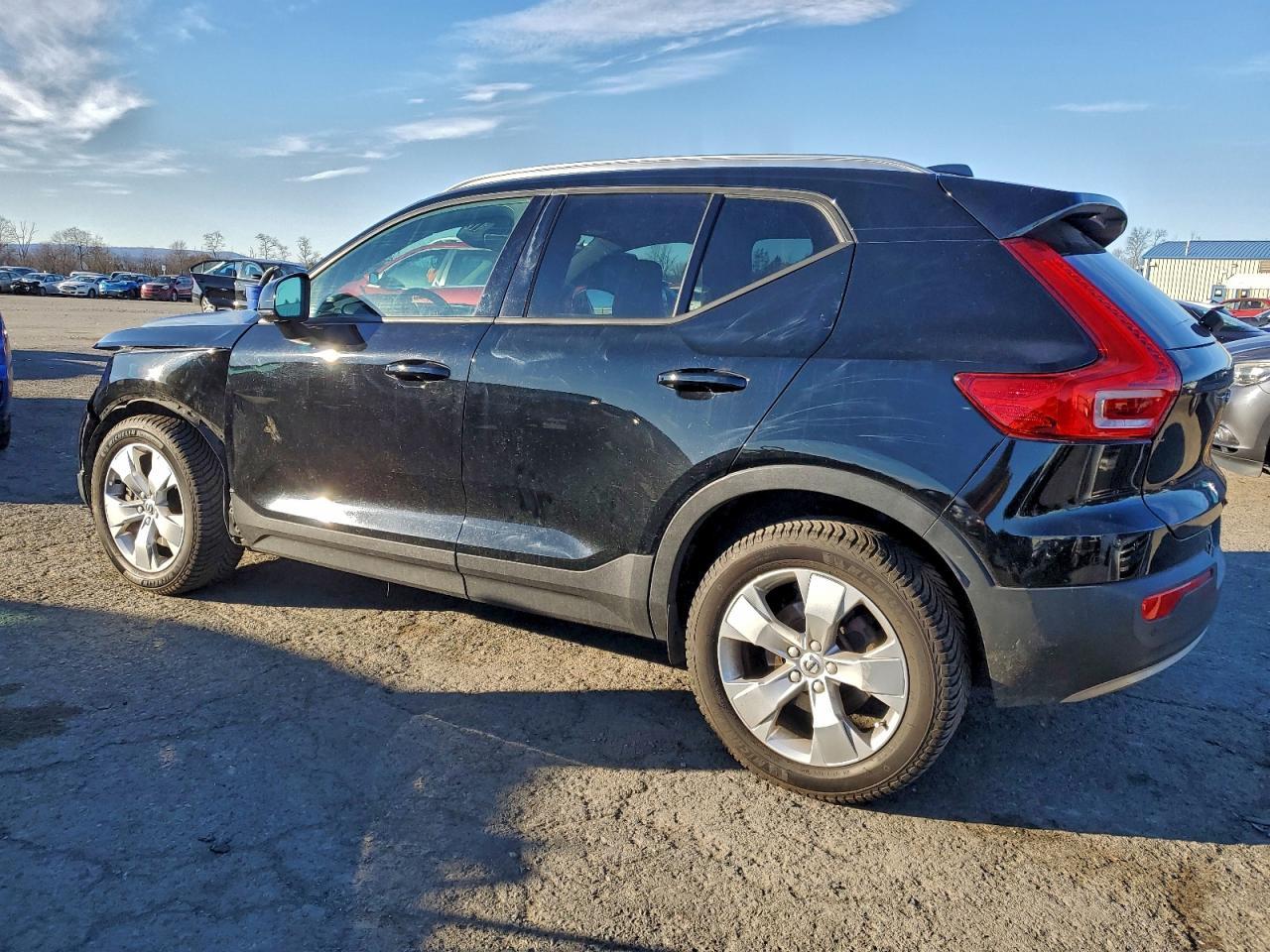 2020 VOLVO XC40