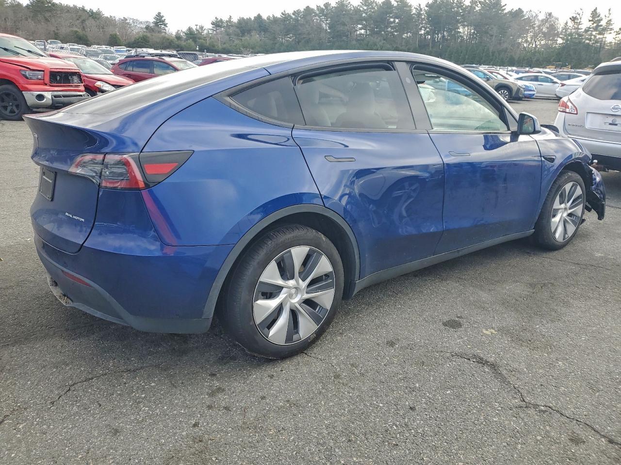 2024 TESLA MODEL Y