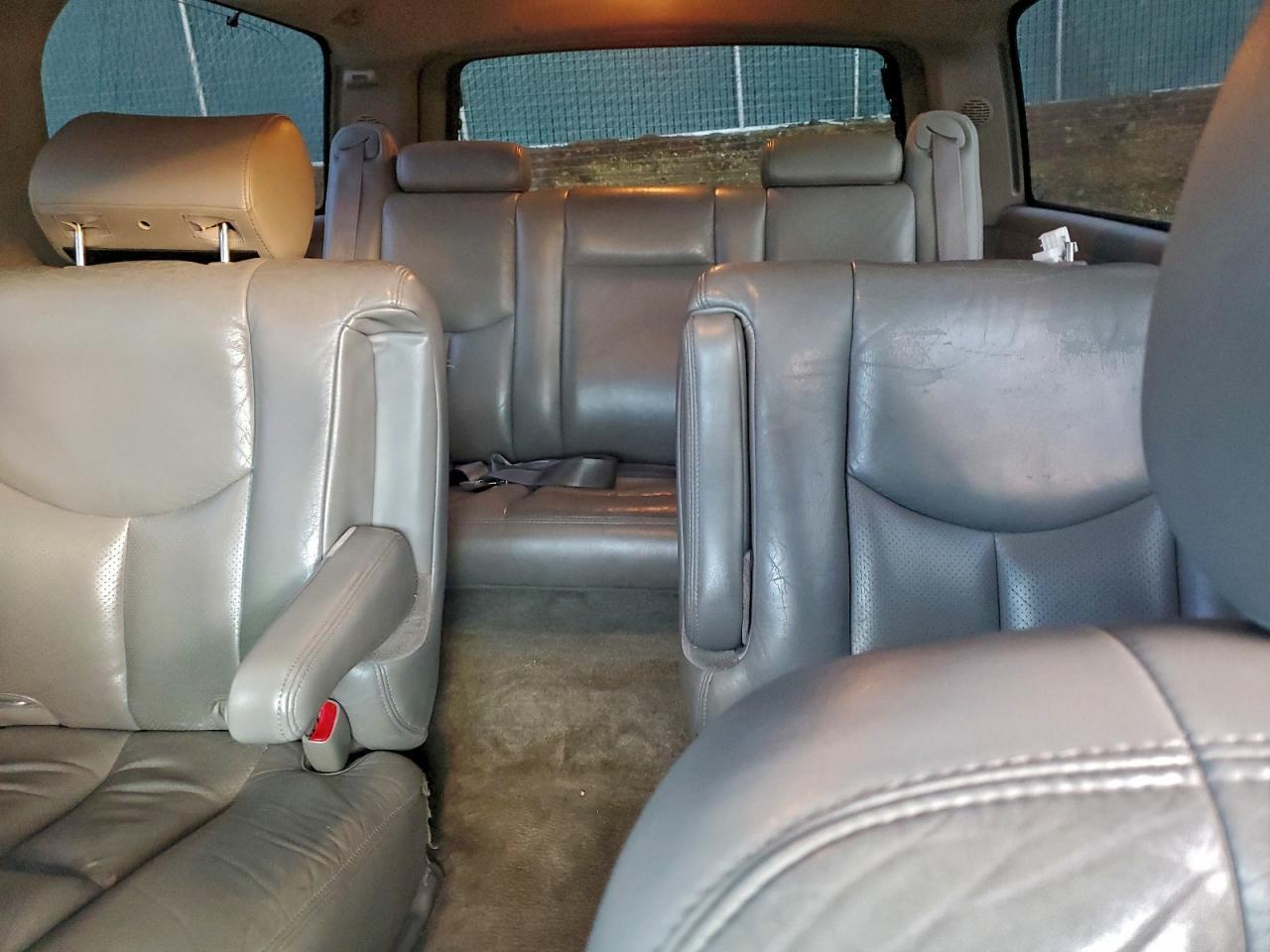 2004 CADILLAC Escalade ESV