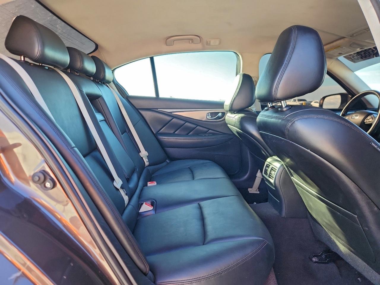 2015 INFINITI Q50