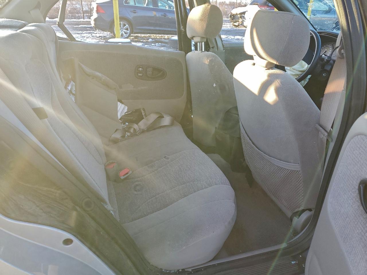 2000 SATURN Sl2