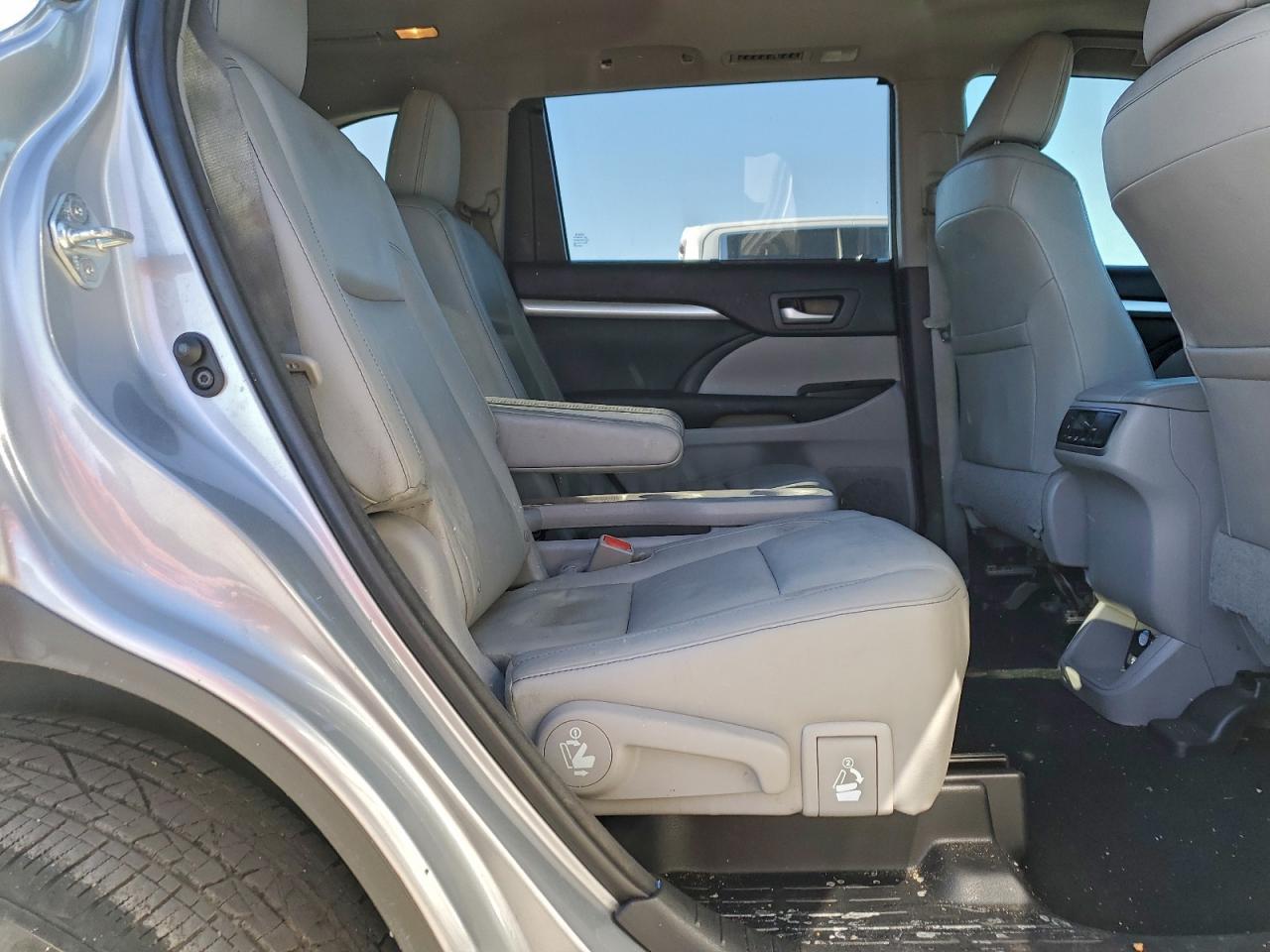 2015 TOYOTA HIGHLANDER