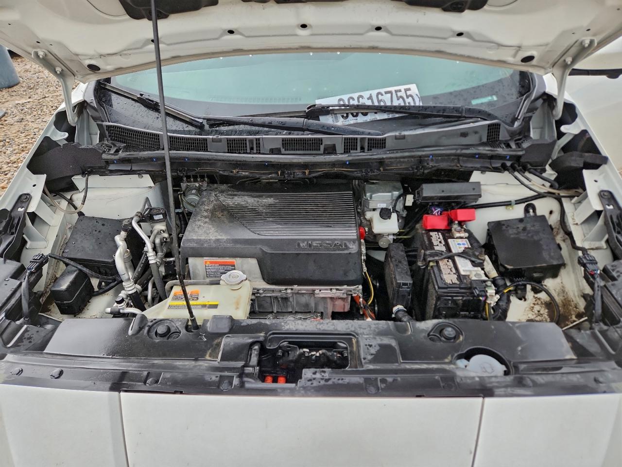 2022 NISSAN LEAF