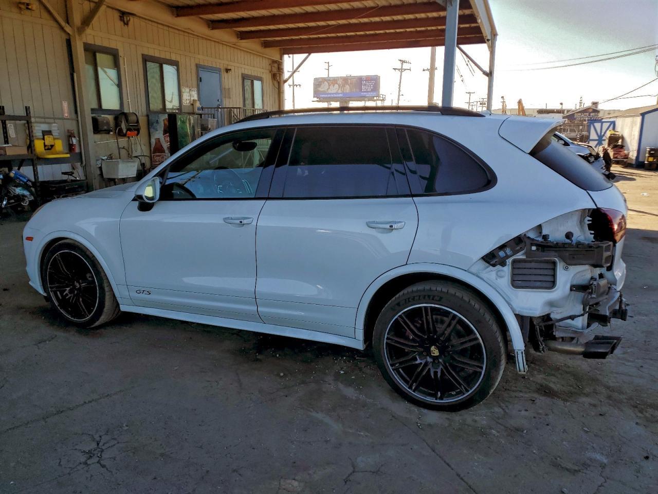 2016 PORSCHE CAYENNE
