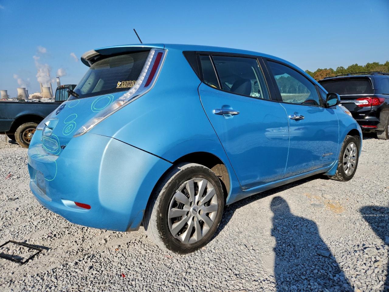 2015 NISSAN LEAF