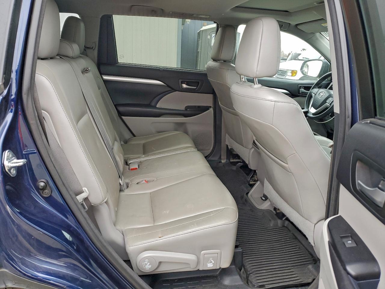 2016 TOYOTA HIGHLANDER