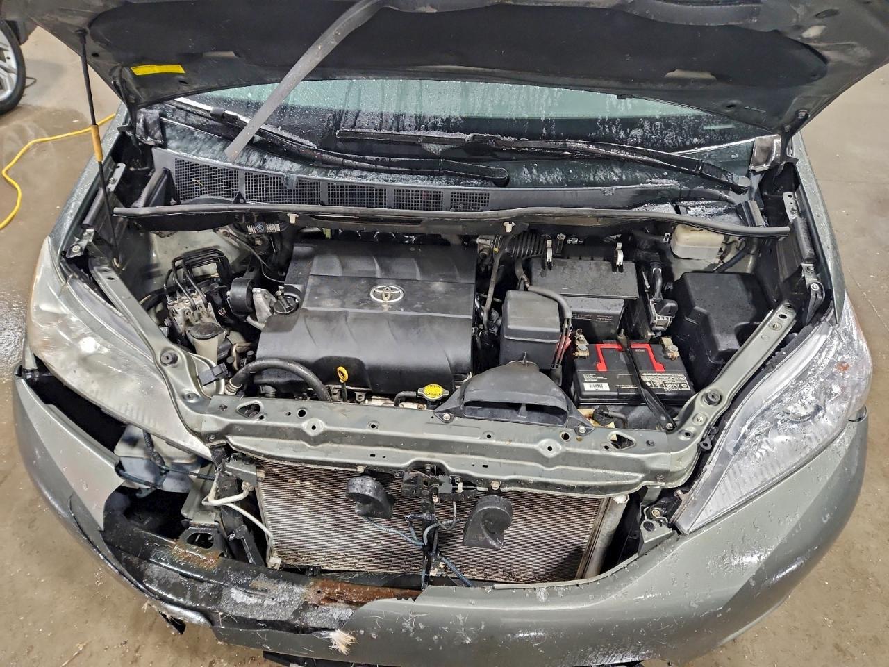 2012 TOYOTA SIENNA