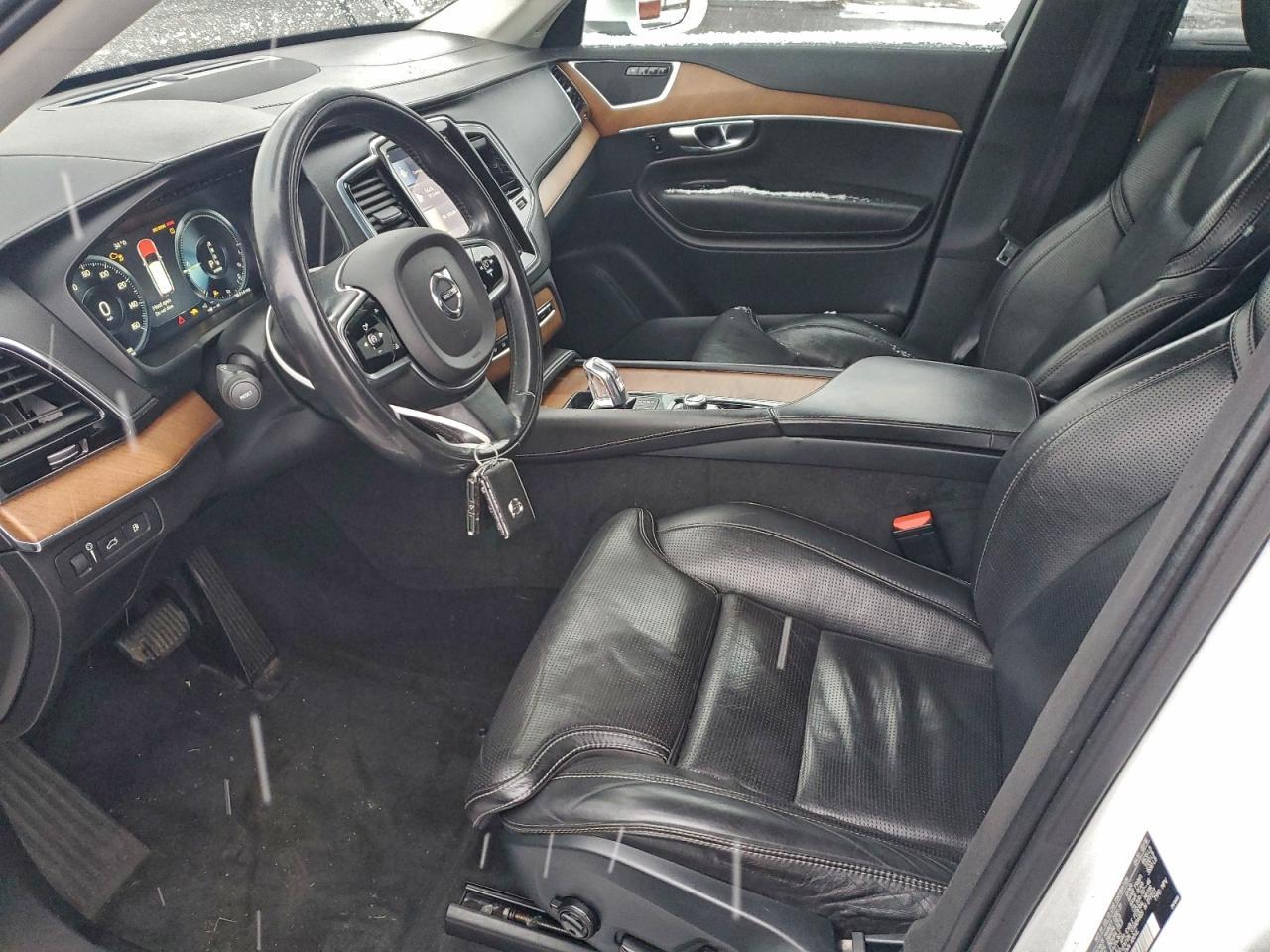 2016 VOLVO XC90