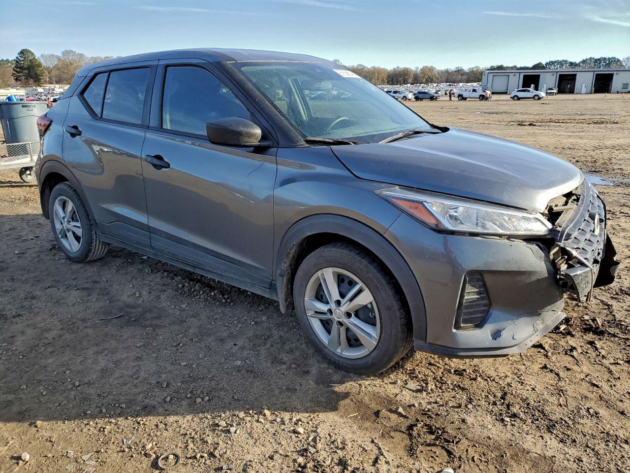 2024 NISSAN KICKS