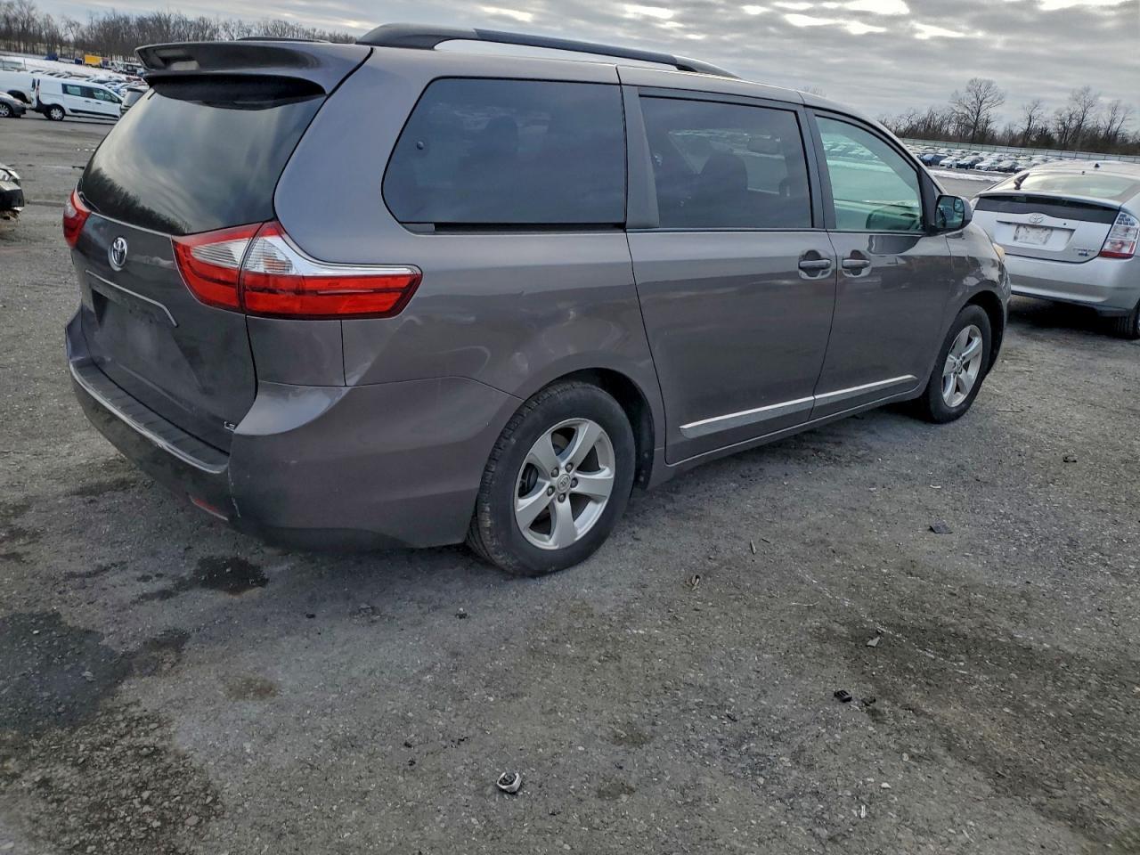 2017 TOYOTA SIENNA