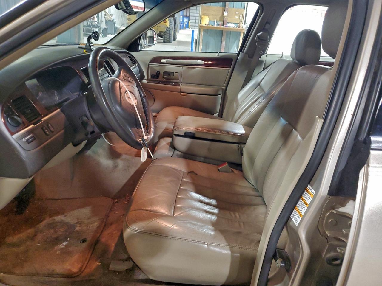 2003 LINCOLN Town Car