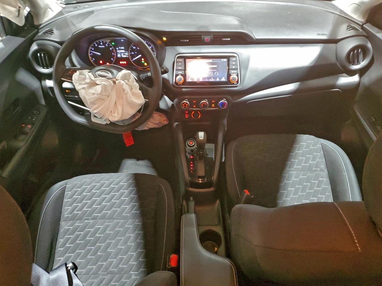 2022 NISSAN KICKS