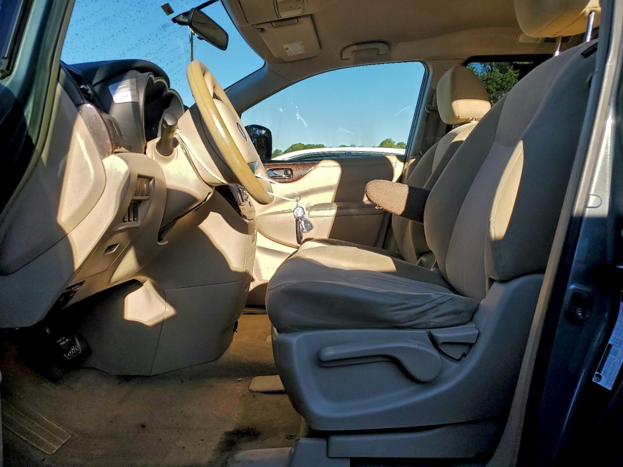 2012 NISSAN Quest