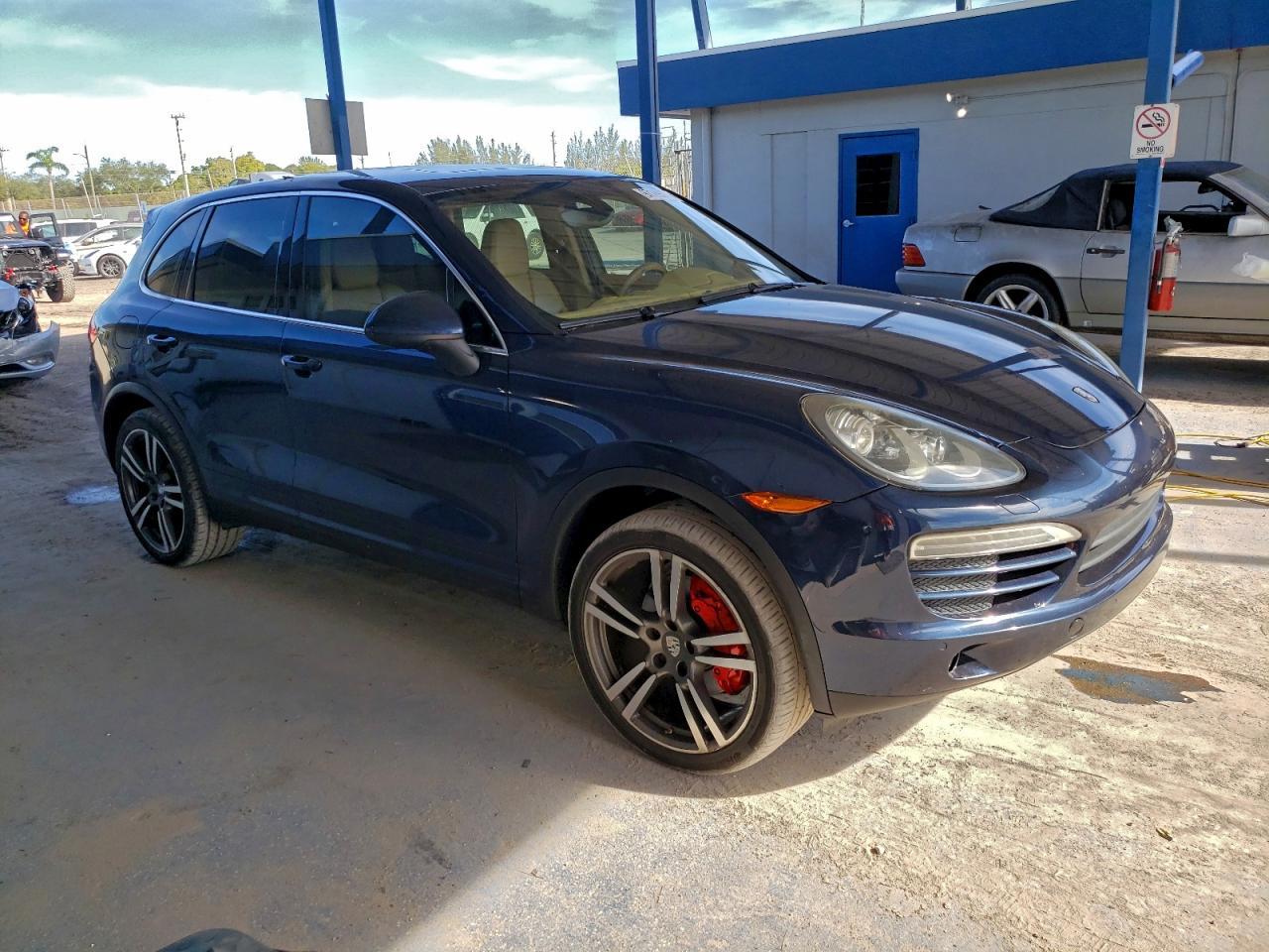 2012 PORSCHE CAYENNE