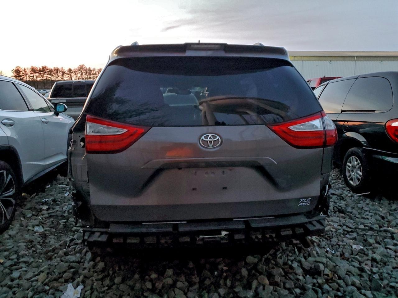 2019 TOYOTA SIENNA