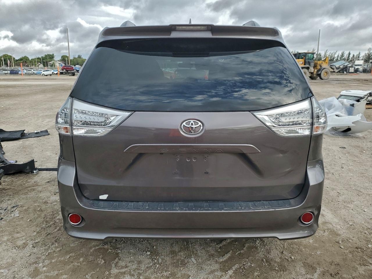 2018 TOYOTA SIENNA