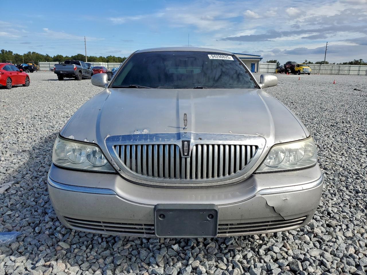 2003 LINCOLN Town Car