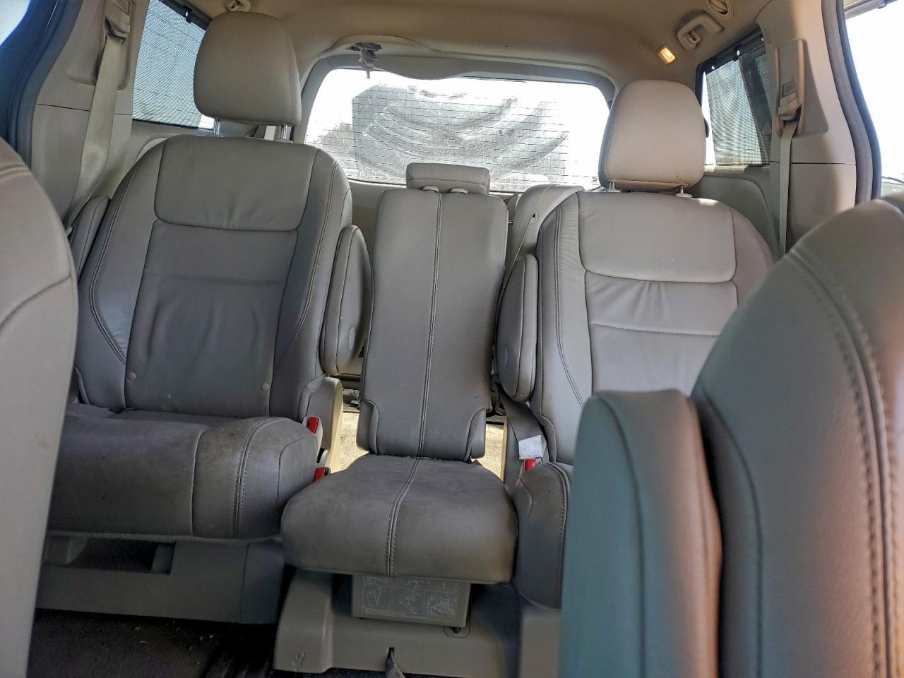 2015 TOYOTA SIENNA